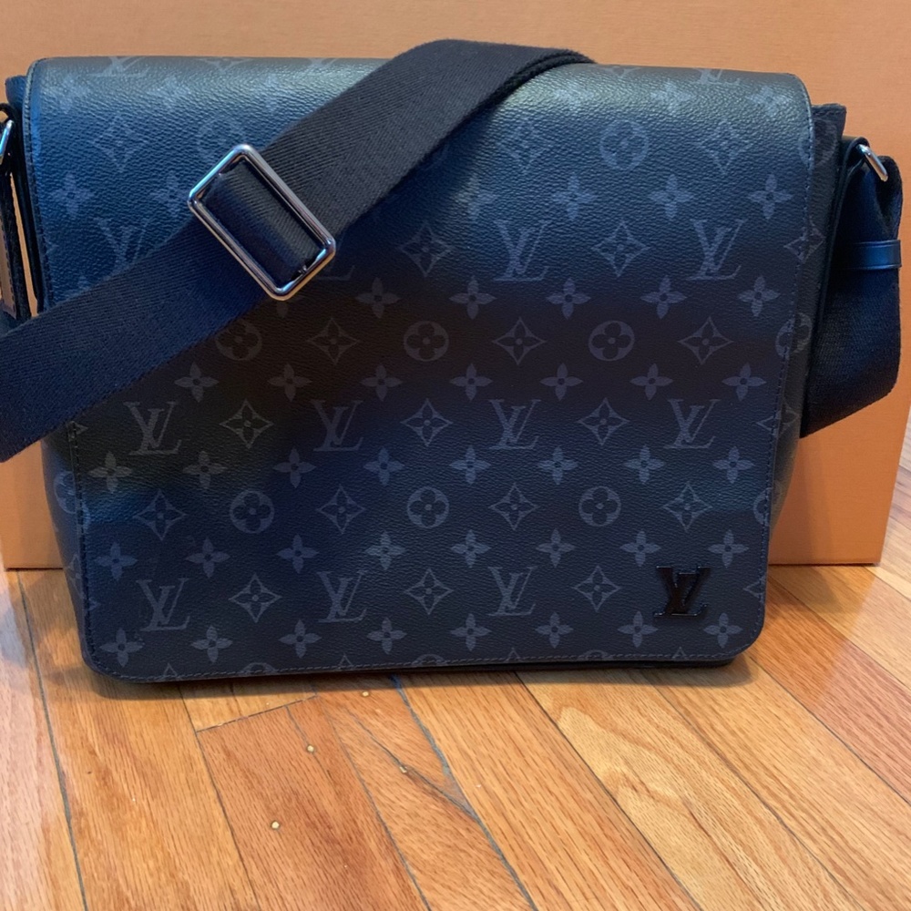 Louis Vuitton Messenger Bag